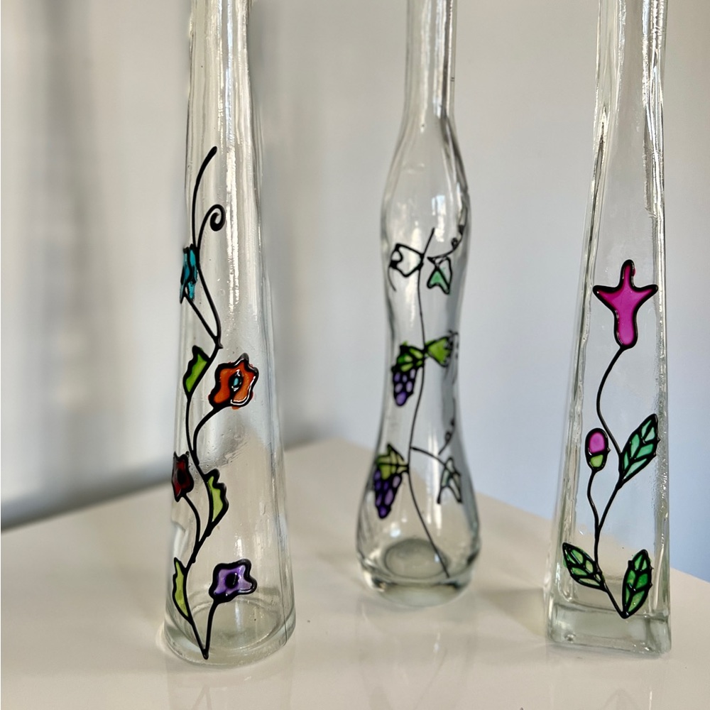 HP 🌟Set of Three Floral Themed Glass Vases